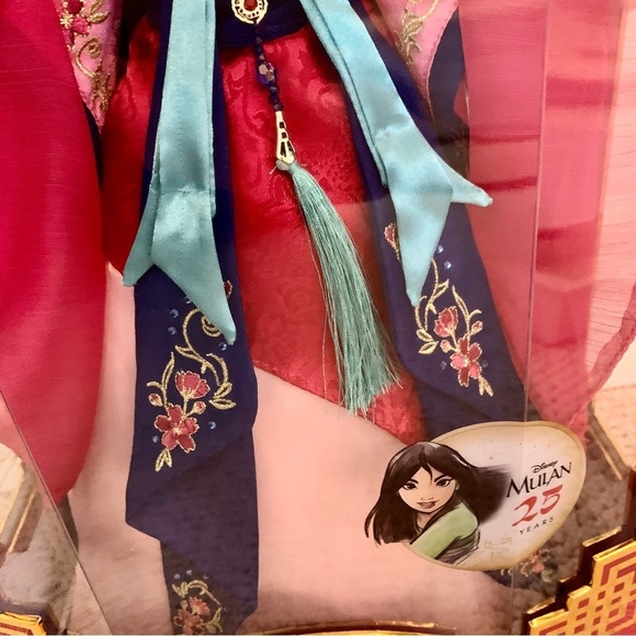 Mulan 25th Anniversary Collectible Display Figure Doll - Picture 4 of 11